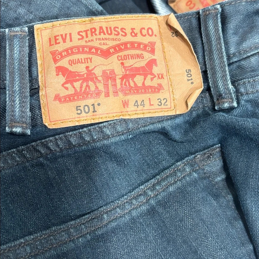 Levi’s 501 dark wash w44 L32
